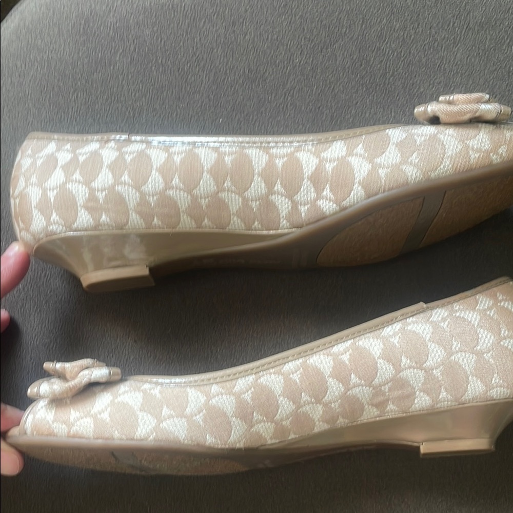 Anne Klein Taupe Peep-Toe Bow Kitten Heels Womens 6 Classic Preppy Girly - Picture 8 of 12